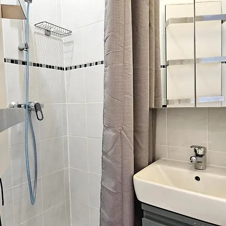 Ardoines - Duke Housing Apartman *